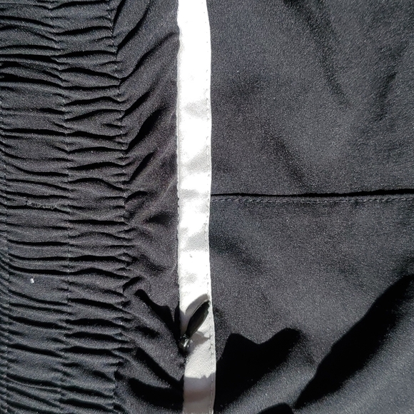 Gap Fit Running Shorts ⚫️⚪️ Sz Medium Great Condition!! - Picture 3 of 6